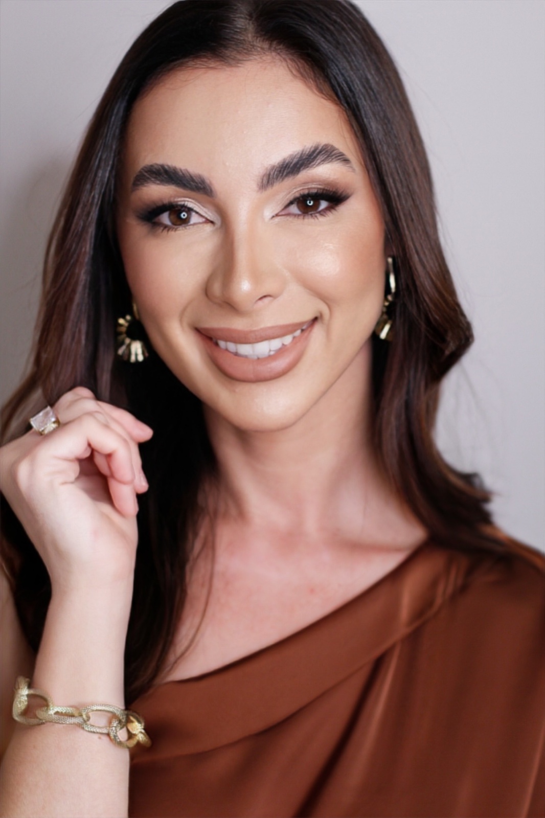 Dra. Aline Santos sorrindo